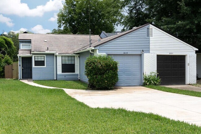 Primary Photo - 3223 Albert Dr