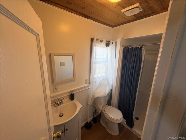 Building Photo - 1 Royal Acres Dr