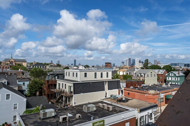 Building Photo - 106 L St