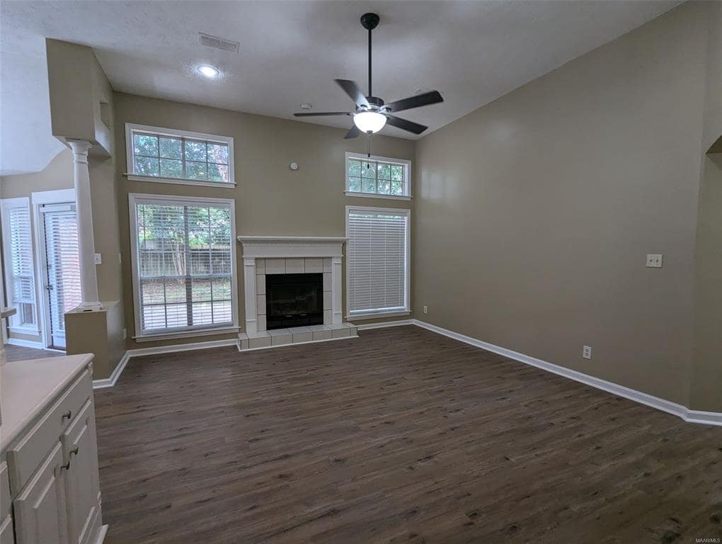 Building Photo - 7157 White Oak Ln
