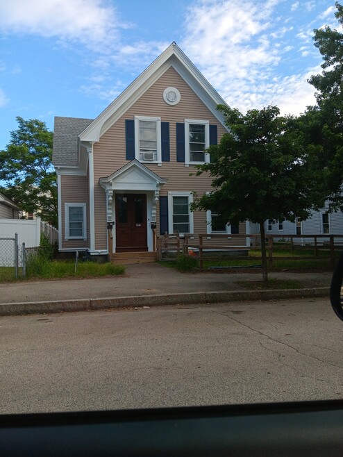 Building Photo - 375 Central St