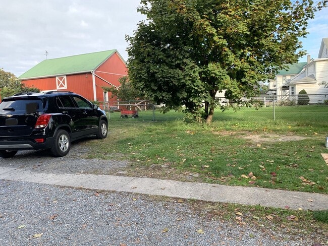Building Photo - Newly renovated 4 bed/2.5 bath single fami...