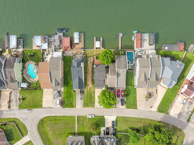 Building Photo - Experience the ultimate in lakefront lifes...