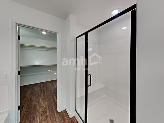 Building Photo - 779 S 150th Dr