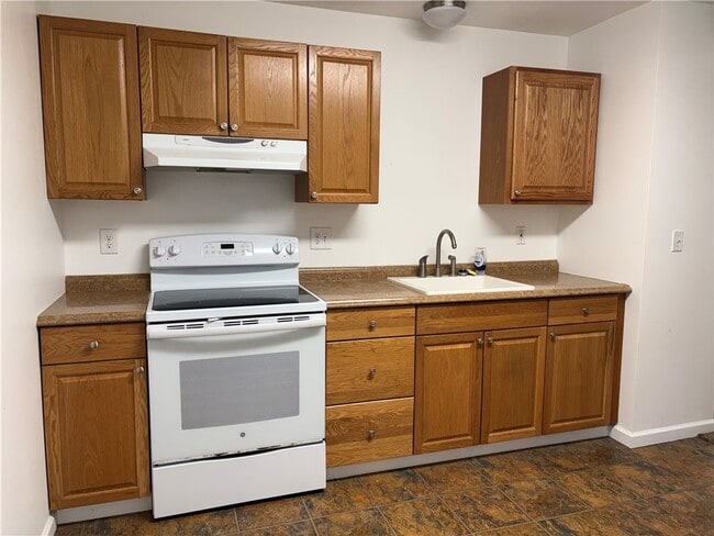 Building Photo - 10647 Pinewood Ave