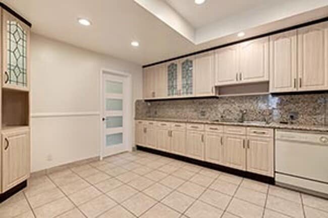 Building Photo - 1140 Alta Loma Rd