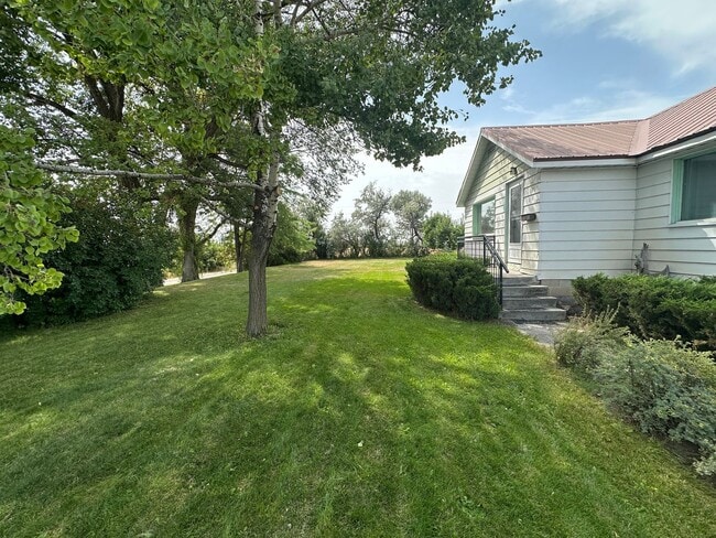 Building Photo - Super Cute 2 Bedroom, 1 Bathroom Country Home