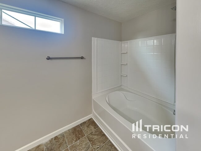 Building Photo - 1809 Sunray Dr