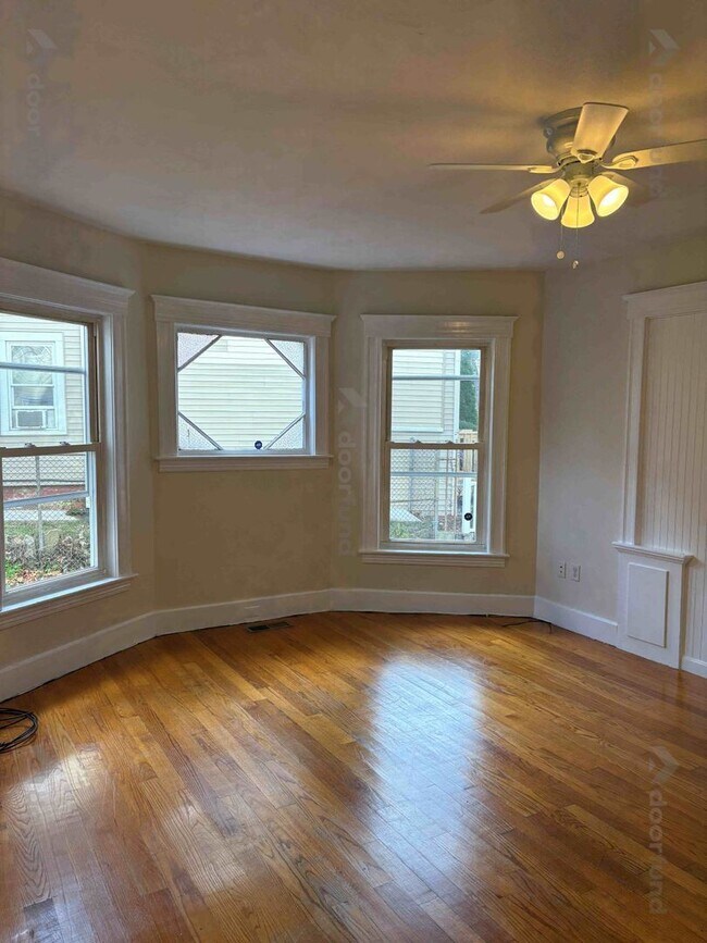 Building Photo - 27 Florence St