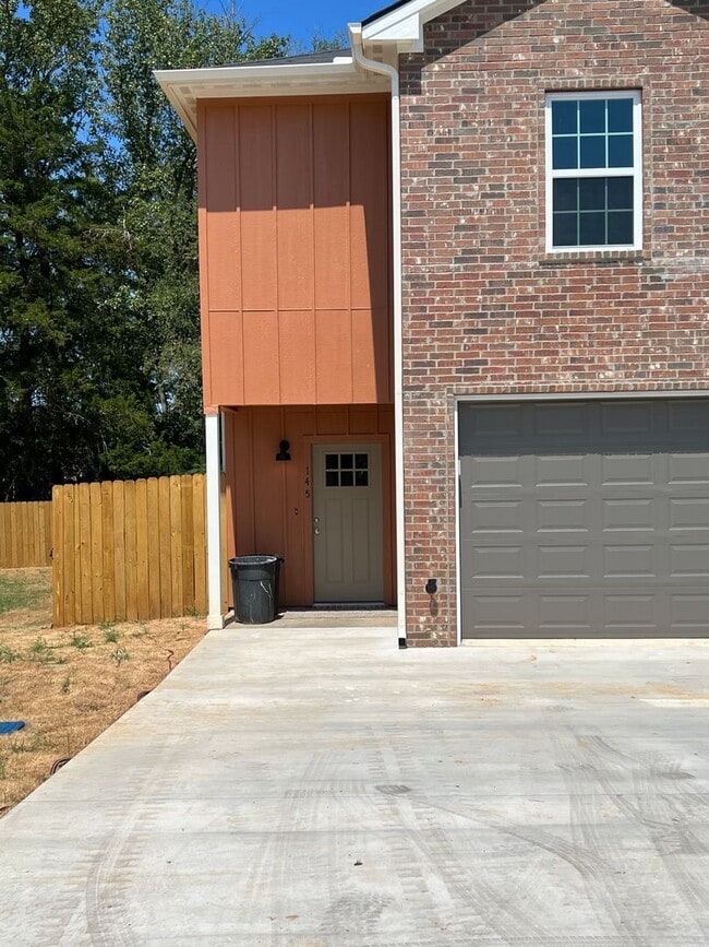 Building Photo - 145-147 Village North Circle