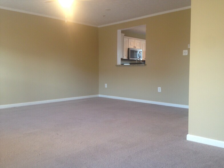 Building Photo - 328 Kestrel Dr