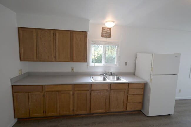 Building Photo - 2 bed 1 bath home with great view of Sequi...