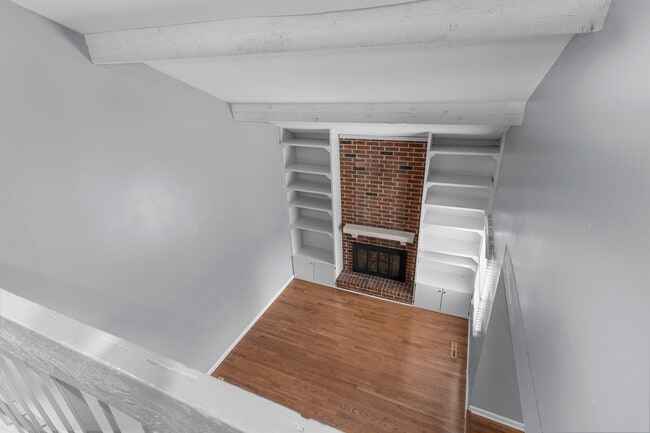 Building Photo - 561 NW Valleybrook Rd