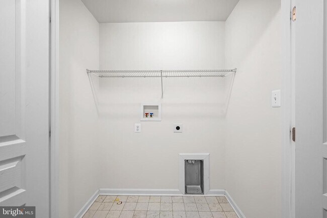 Building Photo - 644 Shore Forest Dr