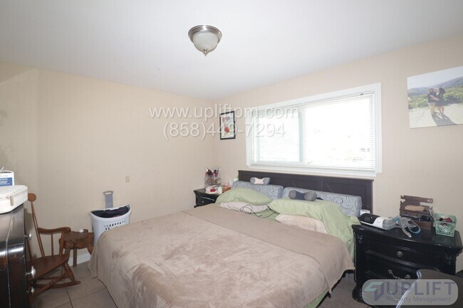 Building Photo - 5 Bedroom 2 Bath Home In Oceanside