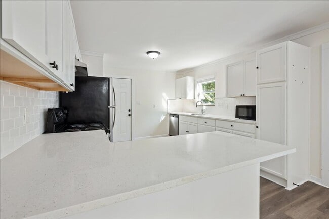 Building Photo - Spacious 2-Bedroom, 2-Bathroom Home in Savannah, GA