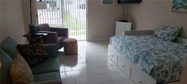 Building Photo - 232 Hibiscus Ave