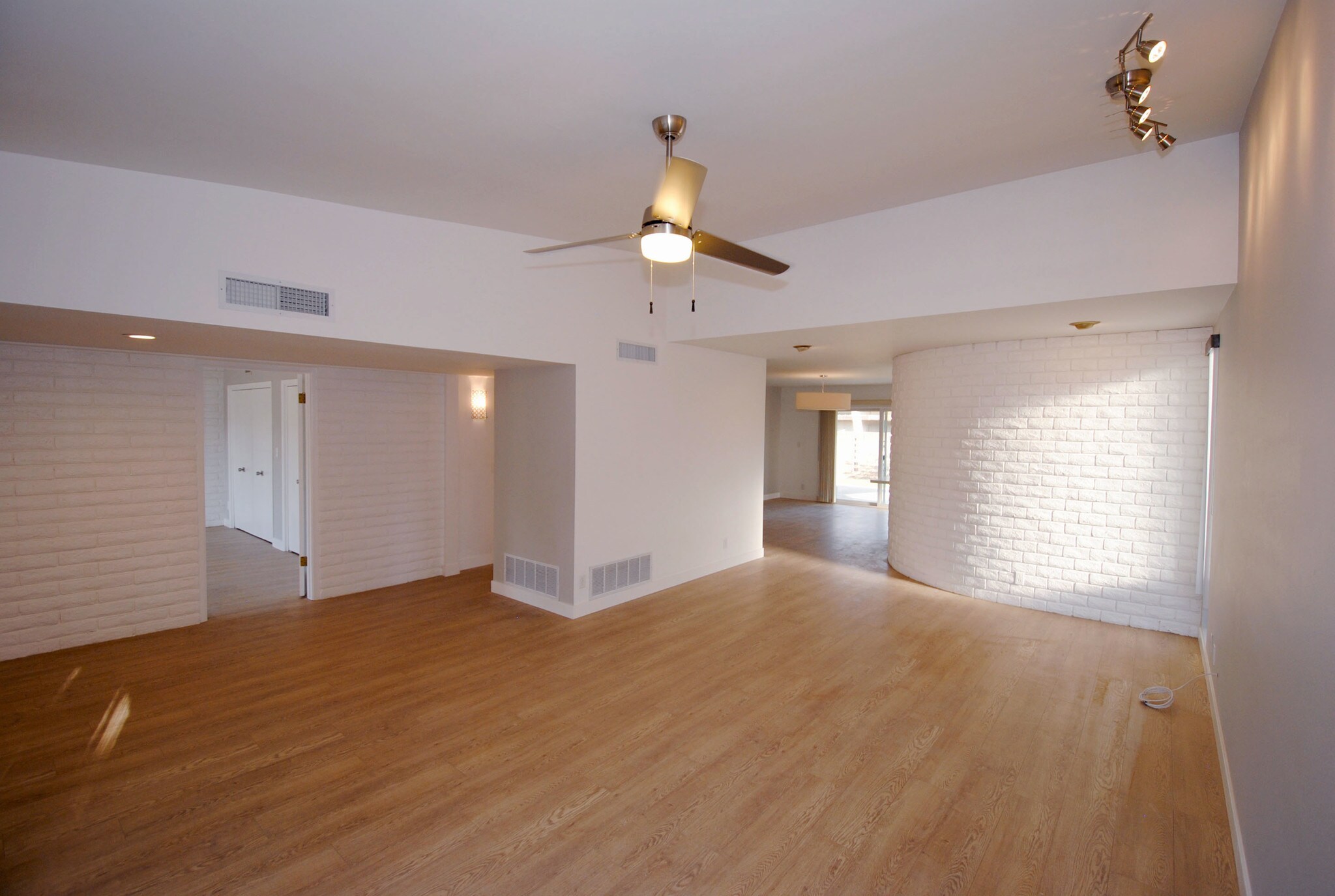 Building Photo - 3703 E Montecito Ave