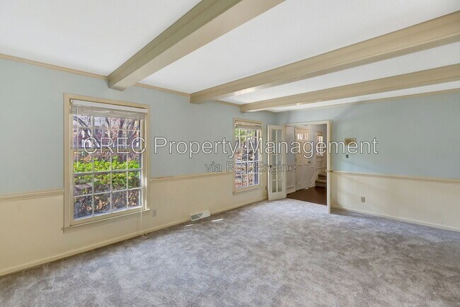 Building Photo - 321 Shaftesbury Ln