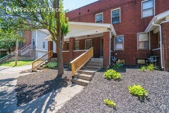 Building Photo - Newly Renovated Townhome! Located in the S...