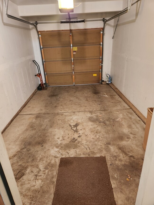 Building Photo - 4965 Universal Heights