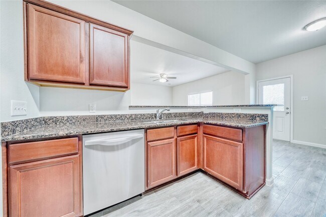 Building Photo - 6934 Orchid St