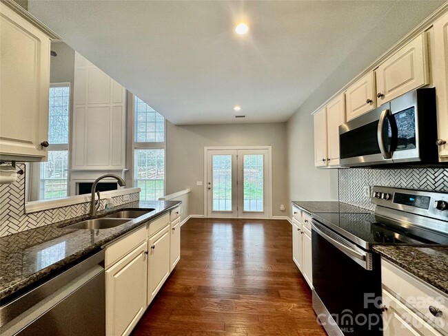 Building Photo - 5307 Bentgrass Run Dr