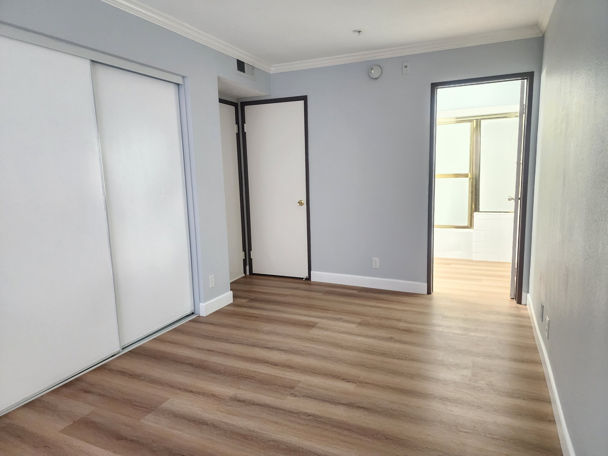 Building Photo - 736 N Garfield Ave