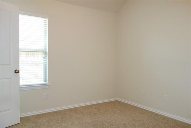 Building Photo - 3745 Bainbridge St