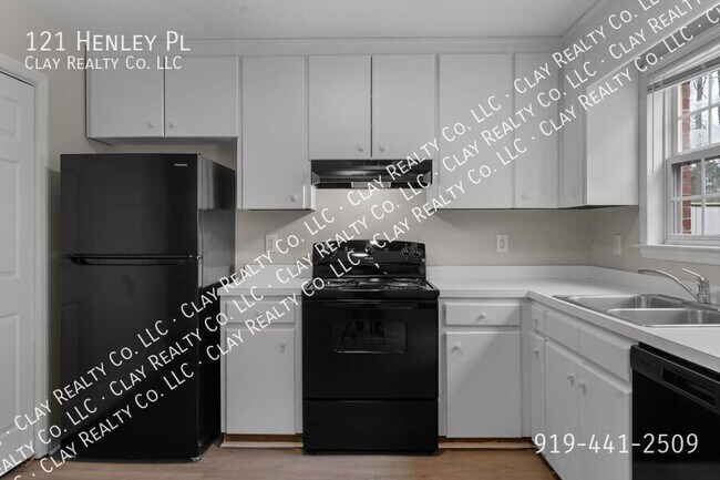 Building Photo - 121 Henley Pl