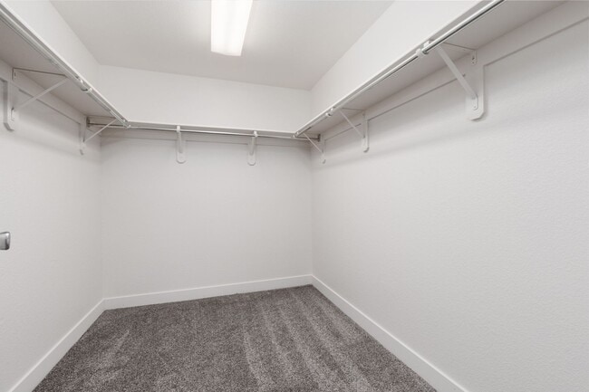 Building Photo - 1st floor unit in gated community with golf course view