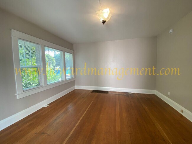 Building Photo - 00133CL