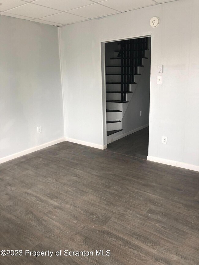 Building Photo - 907 Eynon St