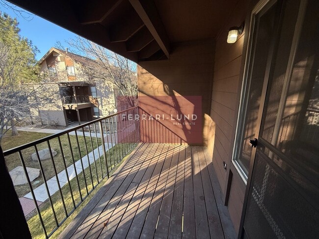 Building Photo - ?? Loft Style Townhome in Reno - Kay DeAlba Property!! ??