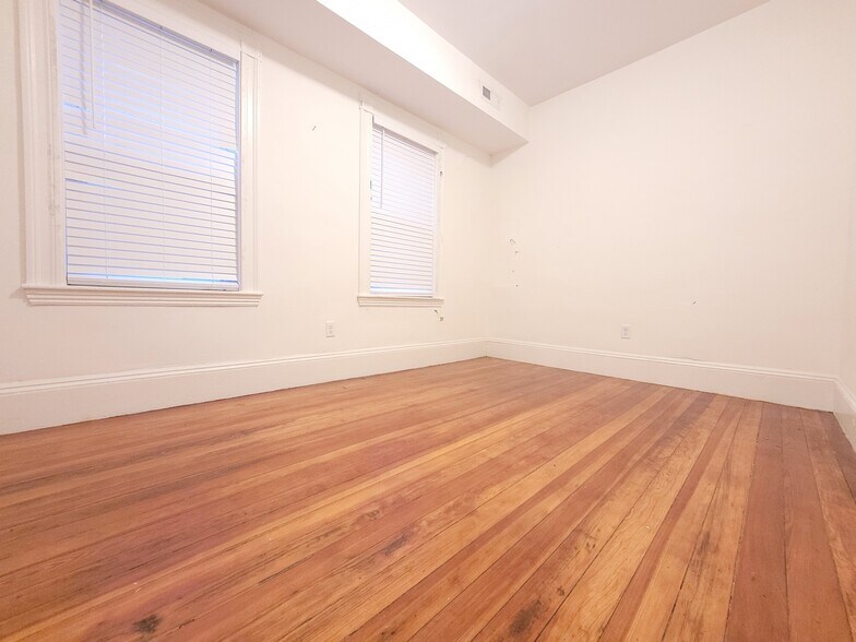 Building Photo - 74 Myrtle St