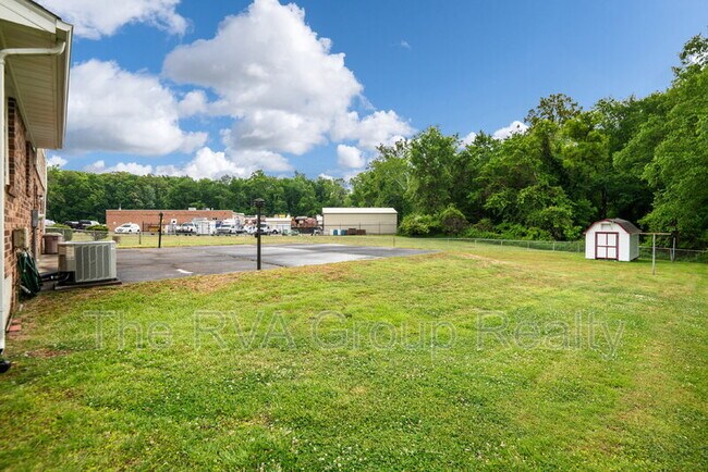Building Photo - 2425 Capehart Rd