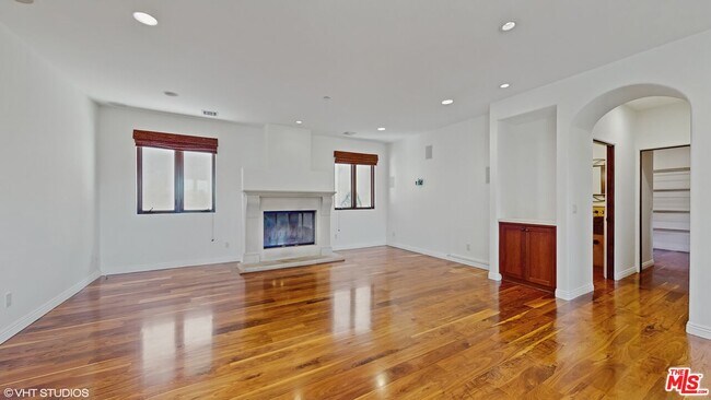 Building Photo - 3311 Deronda Dr