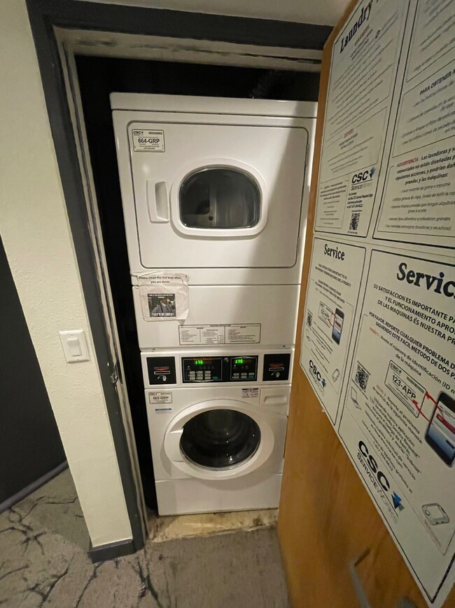 Building Photo - 100 Park Ave W