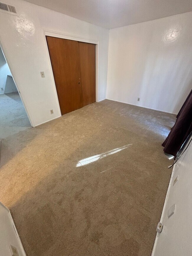 Building Photo - Florida St