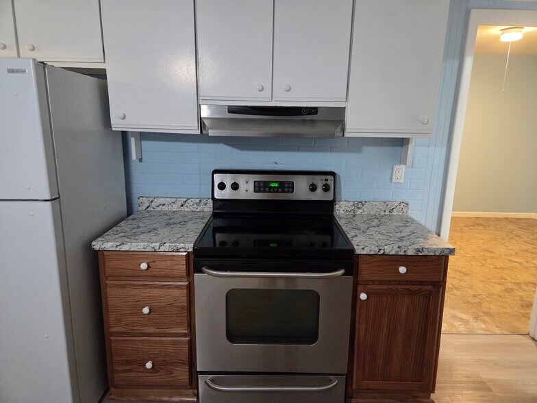 Building Photo - 24 Rocky Hill Ave