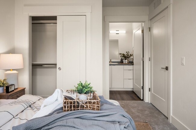 Building Photo - 1351 SW Caracara Ave