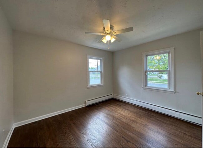 Building Photo - 32 Hazel St