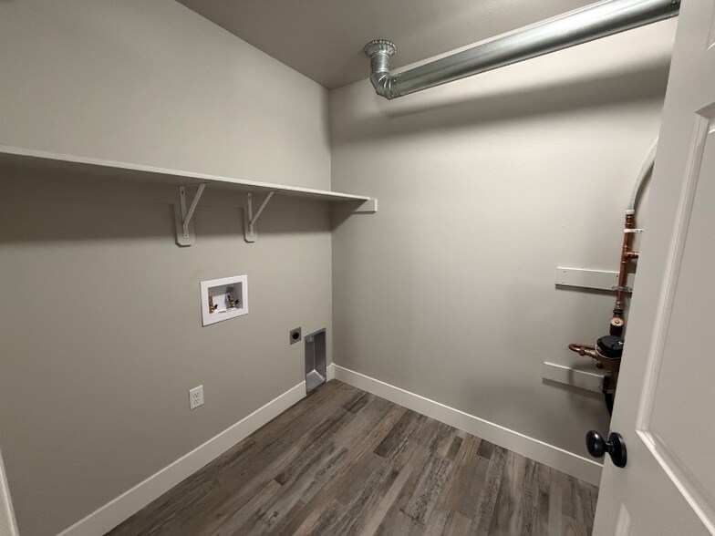 Building Photo - 1333 Lynn Ave