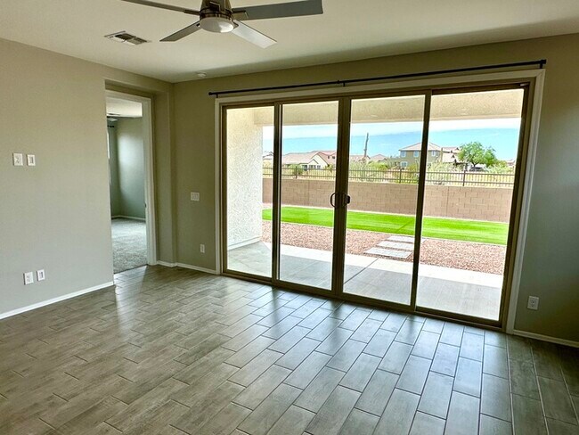 Building Photo - Fantastic 4BR/3BA Richmond American Larimar in Entrada Del Oro! Features white shaker cabinets, q...