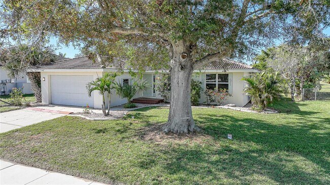Building Photo - 2925 Magdalina Dr