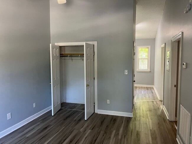 Building Photo - 901 Marlborough Rd