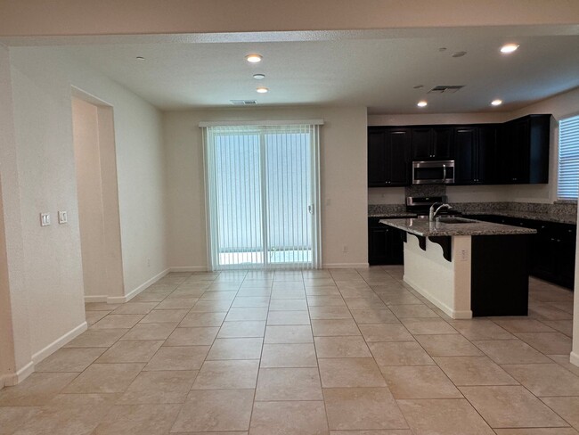 Building Photo - West Roseville home with solar - avail 5/15