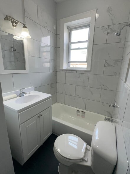 Building Photo - 684 Summer Ave