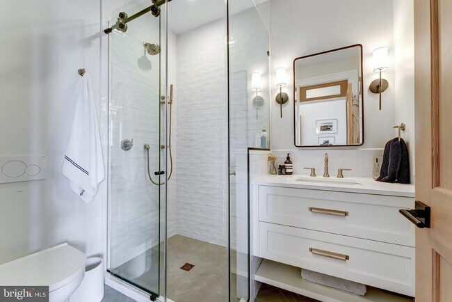 Building Photo - 1327 R St NW