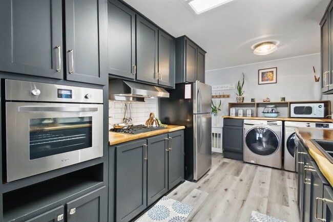 Building Photo - Highly Desirable Double Wide 55+ Home in R...